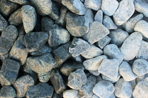 Kamenclub.ru: Щебень галтованный зеленый (змеевик) фр. 50-100 мм.  купить в Люберцах галтовка мраморная зеленый, салатовый мрамор 12 500 руб/т   фото КАМЕНЬ КЛУБ