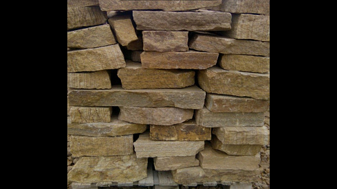 Kamenclub.ru: Песчаник пластушка желтый с рисунком (4-6 см)  купить в Люберцах плитняк пластушка желтый с рисунком песчаник 9 000 руб/м3   фото КАМЕНЬ КЛУБ