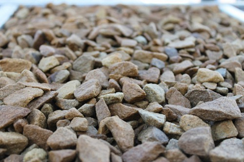 Kamenclub.ru: Щебень крошка желтый (песчаник) фр. 20-40 мм.  купить в Люберцах песчаник бежевый рыжий каменная крошка песчаника 9500 руб/т   фото КАМЕНЬ КЛУБ