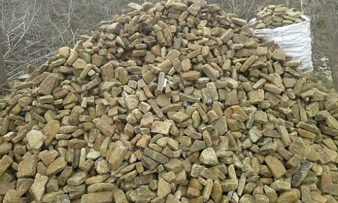 Kamenclub.ru: Песчаник для строительства и кладки блочный (фр 100-200 мм)  купить в Люберцах песчаник бежевый серый рыжий валун мелкий для строительства песчаник 6500 руб/т   фото КАМЕНЬ КЛУБ