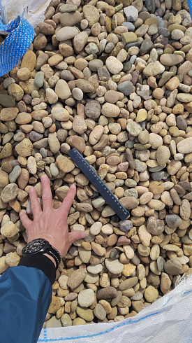 Kamenclub.ru: Галька речная окат рыжая фр. 20-40 мм. купить  в Люберцах галька речная окатанная рыжая желтая серая округлая речная галька 5000 руб/т   фото КАМЕНЬ КЛУБ