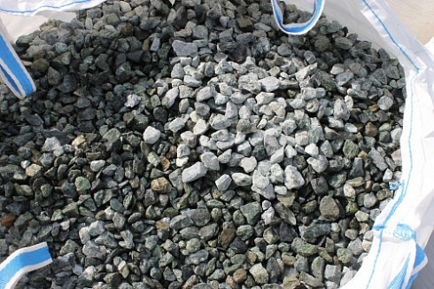 Kamenclub.ru: Щебень крошка зеленый (змеевик) фр. 20-40 мм.  купить в Люберцах мрамор зеленый, салатовый ландшафтная мраморная крошка 8500 руб/т   фото КАМЕНЬ КЛУБ