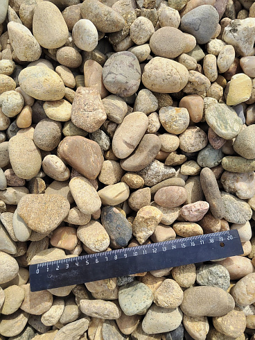 Kamenclub.ru: Галька речная окат рыжая фр. 20-40 мм. купить  в Люберцах галька речная окатанная рыжая желтая серая округлая речная галька 5000 руб/т   фото КАМЕНЬ КЛУБ