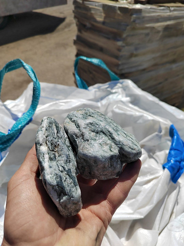 фото Галтованный жадеит (фр. 70-100 мм)  купить в Люберцах в интернет-портале КАМЕНЬ КЛУБ