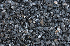 Kamenclub.ru: Щебень крошка черный (мрамор) фр. 3-5 мм.  купить в Люберцах мрамор черный белый с прожилками щебень мраморный декоративный колотый 18000 руб/т   фото КАМЕНЬ КЛУБ