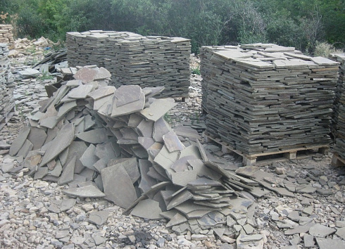 Kamenclub.ru: Песчаник пластушка серо-зеленый (1,5 см)  купить в Люберцах плитняк - пластушка серо-зеленый, серый, зеленый пластушка рваная ландшафтная колотая 10200 руб/м3   фото КАМЕНЬ КЛУБ