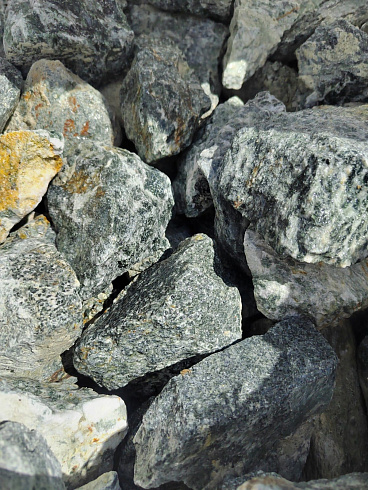 фото Галтованный жадеит (фр. 70-100 мм)  купить в Люберцах в интернет-портале КАМЕНЬ КЛУБ