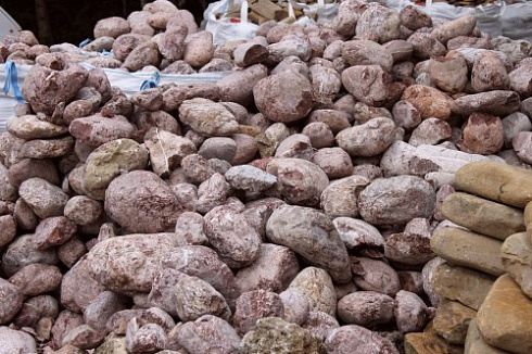 Kamenclub.ru: Розовый валунчик фр.100-300 мм.  купить в Люберцах крупный природный камень розовый, серый молочный красный речной галечник природный 7850 руб/т   фото КАМЕНЬ КЛУБ