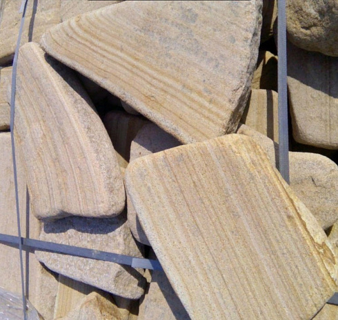 Kamenclub.ru: Песчаник пластушка галтованный желтый с рисунком (3 см)  купить в Люберцах плитняк - пластушка желтый песчаник 21000 руб/м3   фото КАМЕНЬ КЛУБ