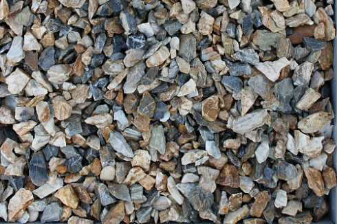 Kamenclub.ru: Мраморная крошка (щебень крошка медовый), фр. 10-20 мм.  купить в Люберцах песчаник бежевый, серый каменная ландшафтная крошка  12000 руб/т   фото КАМЕНЬ КЛУБ