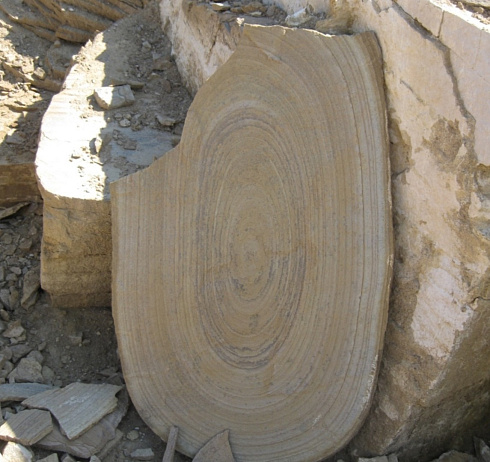 Kamenclub.ru: Форматный камень (плаха) пошаговая дорожка от 70-150 см (4 -12 см)  купить в Люберцах плитняк  форматный плаха желтый песчаник 9 000 руб/т   фото КАМЕНЬ КЛУБ