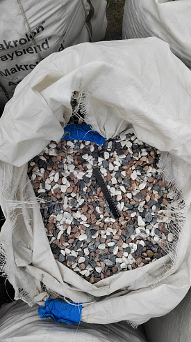 Kamenclub.ru: Мраморная крошка (щебень галтованный микс:белый-зеленый-розовый) фр.20-40 мм.  купить в Люберцах мрамор белый, зеленый, розовый мрамор декоративный (галтовка) 15500 руб/т   фото КАМЕНЬ КЛУБ