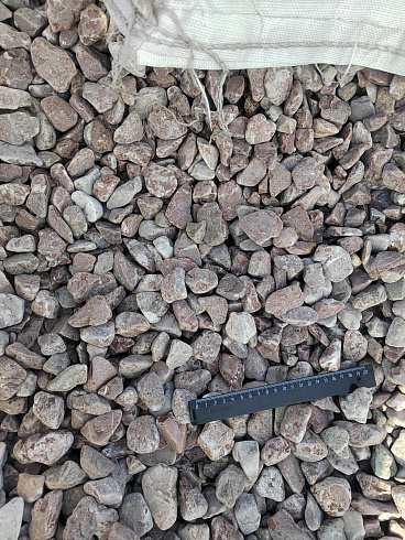 Kamenclub.ru: Мраморная крошка (щебень галтованный розовый) фр.20-40 мм.  купить в Люберцах мрамор розовый, красный оголтованный округлый щебень  15000 руб/т   фото КАМЕНЬ КЛУБ