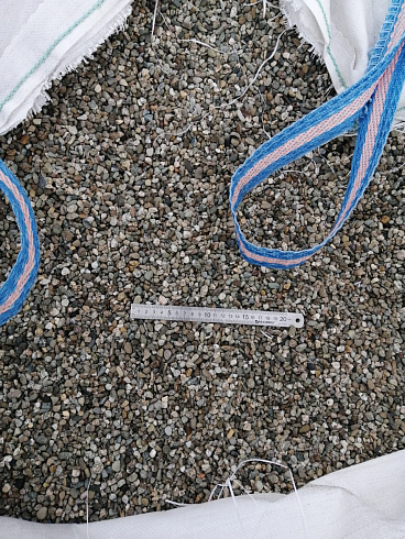 Kamenclub.ru: Галька речная окат (серая) фр.5-10 мм купить  в Люберцах галька речная серая, серый, темно-серый, светло-серый, коричневый речная окатанная галька декоративная ландшатфная 5000 руб/т   фото КАМЕНЬ КЛУБ