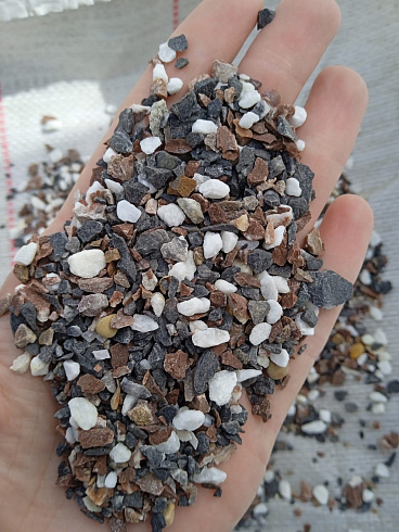 Kamenclub.ru: Мраморная крошка (щебень крошка микс: белый-зеленый-розовый) фр. 5-10 мм  купить в Люберцах мрамор белый, зеленый, розовый, разноцветный, молочный декоративная ландшафтная мраморная крошка 9500 руб/т   фото КАМЕНЬ КЛУБ