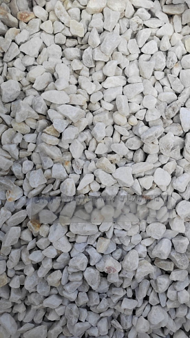 Kamenclub.ru: Мраморная крошка, щебень, цвет-белый, фр. 5-10 мм.  купить в Люберцах мрамор белый, айвори, молочный мраморная каменная крошка ландшафтная 12000 руб/т   фото КАМЕНЬ КЛУБ