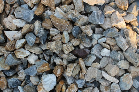 Kamenclub.ru: Мраморная крошка (щебень крошка медовый) фр. 20-40 мм.  купить в Люберцах мрамор бежевый рыжий желтый ландшафтная мраморная крошка 12000 руб/т   фото КАМЕНЬ КЛУБ