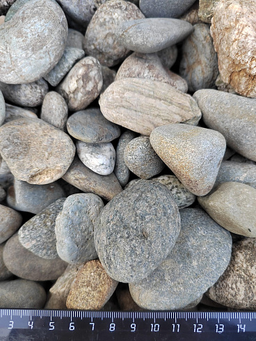 Kamenclub.ru: Галька речная окат (серая) фр.40-60 мм купить  в Люберцах галька речная серый бежевый рыжий коричневый округлый речной камень 5000 руб/т   фото КАМЕНЬ КЛУБ