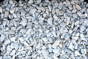Kamenclub.ru: Мраморная крошка, щебень, цвет-белый, фр. 3-5 мм.  купить в Люберцах мрамор белый молочный бежевый мрамор колотый 11500 руб/т   фото КАМЕНЬ КЛУБ