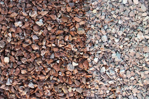 Kamenclub.ru: Мраморная крошка (щебень галтованный розовый) фр.10-20 мм.  купить в Люберцах мрамор розовый, красный ландшафтный декоративный окатанный округлый щебень 15000 руб/т   фото КАМЕНЬ КЛУБ