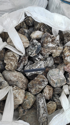 Kamenclub.ru: Кварцевый валунчик фр.100-300 мм.  купить в Люберцах кварц белый, бежевый молочный рыжий крупный природный камень галечник 7850 руб/т   фото КАМЕНЬ КЛУБ