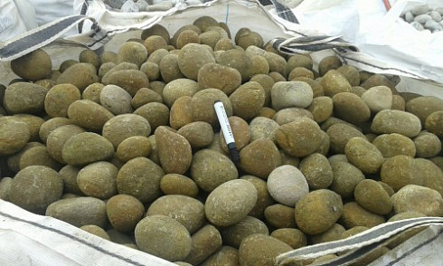 Kamenclub.ru: Песчаник ядра, фр. 100-300 мм  купить в Люберцах песчаник бежевый серый рыжий речная галька 5 000 руб/т   фото КАМЕНЬ КЛУБ