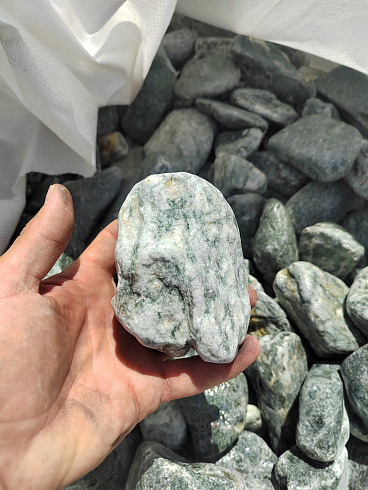 фото Галтованный жадеит (фр. 70-100 мм)  купить в Люберцах в интернет-портале КАМЕНЬ КЛУБ