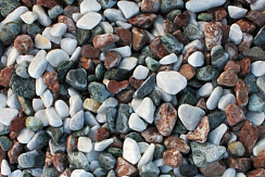 Kamenclub.ru: Мраморная крошка (щебень галтованный микс:белый-черный-розовый) фр.40-70 мм.  купить в Люберцах мрамор белый, черный розовый декоративный щебень галтованный 15500 руб/т   фото КАМЕНЬ КЛУБ