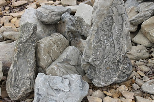 Kamenclub.ru: Песчаник декоративный ландшафтный (фр. 300-500 мм)  купить в Люберцах песчаник желтый рыжий серый зеленый валун речной окатанный природный песчаника 4 500 руб/т   фото КАМЕНЬ КЛУБ