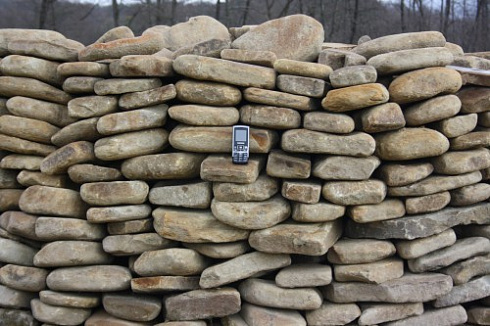 Kamenclub.ru: Песчаник для мощения дорожек, площадок, парковок ( фр 5-10 см)  купить в Люберцах песчаник  серый желтый коричневый рыжий песчаник оголтованный окатанный 6500 руб/т   фото КАМЕНЬ КЛУБ