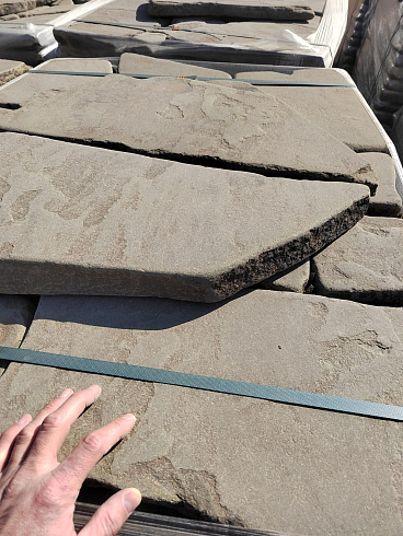 Kamenclub.ru: Песчаник галтованный для облицовки (фр. 2-5 см)  купить в Люберцах песчник рыжий желтый серый песчаник окатанный речной 6 000 руб/т   фото КАМЕНЬ КЛУБ