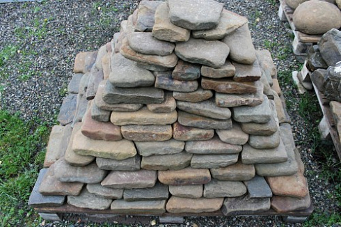 Kamenclub.ru: Песчаник галтованный для облицовки (фр. 2-5 см)  купить в Люберцах песчник рыжий желтый серый песчаник окатанный речной 6 000 руб/т   фото КАМЕНЬ КЛУБ