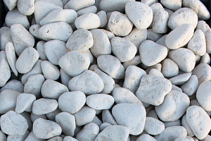 Kamenclub.ru: Щебень галтованный белый (мрамор) фр.5-10 мм.  купить в Люберцах мрамор белый, айвори, молочный каменная мраморная декоративная ландшафтная крошка 17000 руб/т   фото КАМЕНЬ КЛУБ