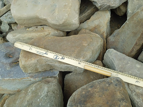 Kamenclub.ru: Песчаник для мощения дорожек, площадок, парковок ( фр 5-10 см)  купить в Люберцах песчаник  серый желтый коричневый рыжий песчаник оголтованный окатанный 6500 руб/т   фото КАМЕНЬ КЛУБ