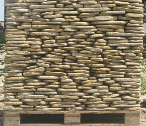 Kamenclub.ru: Песчаник пластушка галтованный желтый с рисунком (3 см)  купить в Люберцах плитняк - пластушка желтый песчаник 21000 руб/м3   фото КАМЕНЬ КЛУБ