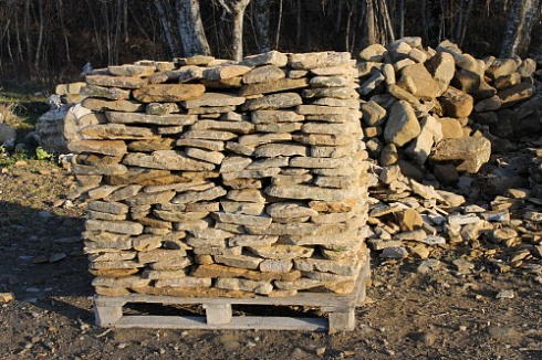 Kamenclub.ru: Песчаник колотый для облицовки (фр. 2-3 см)  купить в Люберцах песчаник бежевый серый рыжий песчаник строительный 5000 руб/т   фото КАМЕНЬ КЛУБ