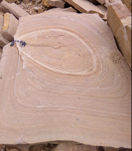 Kamenclub.ru: Форматный камень (плаха) пошаговая дорожка от 70-150 см (4 -12 см)  купить в Люберцах плитняк  форматный плаха желтый песчаник 9 000 руб/т   фото КАМЕНЬ КЛУБ