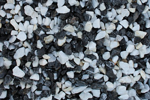 Kamenclub.ru: Мраморная крошка (щебень крошка микс : черный-белый) фр. 10-20 мм.  купить в Люберцах мрамор белый, черный каменная декоративная крошка ландшафтная 12000 руб/т   фото КАМЕНЬ КЛУБ