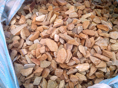 Kamenclub.ru: Щебень крошка желтый (ЗЛАТОЛИТ) фр. 20-40 мм.  купить в Люберцах златолит бежевый, золотистый, желтый декоративная каменная крошка 10800 руб/т   фото КАМЕНЬ КЛУБ