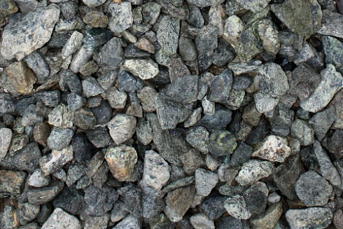 Kamenclub.ru: Щебень крошка зеленый (змеевик) фр. 20-40 мм.  купить в Люберцах мрамор зеленый, салатовый ландшафтная мраморная крошка 8500 руб/т   фото КАМЕНЬ КЛУБ