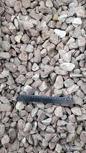 Kamenclub.ru: Мраморная крошка (щебень галтованный розовый) фр.20-40 мм.  купить в Люберцах мрамор розовый, красный оголтованный округлый щебень  15000 руб/т   фото КАМЕНЬ КЛУБ