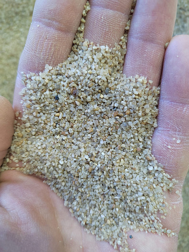 Кварцевый песок для площадок фр. 0,6-1,2 мм.  купить в Люберцах фото Камень Клуб