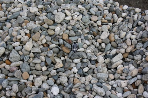 Kamenclub.ru: Галька речная окат (ассорти) фр. 50-100 мм. купить  в Люберцах галька природная округлая серая белая черная серая коричневая синяя галька речная окатанная округлая 6200 руб/т   фото КАМЕНЬ КЛУБ