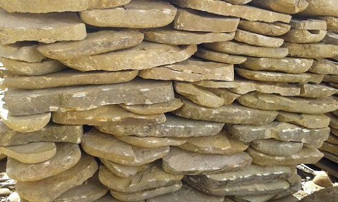 Kamenclub.ru: Песчаник колотый для облицовки (фр. 2-3 см)  купить в Люберцах песчаник бежевый серый рыжий песчаник строительный 5000 руб/т   фото КАМЕНЬ КЛУБ