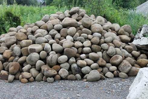 Kamenclub.ru: Песчаник ядра, фр. 100-300 мм  купить в Люберцах песчаник бежевый серый рыжий речная галька 5 000 руб/т   фото КАМЕНЬ КЛУБ