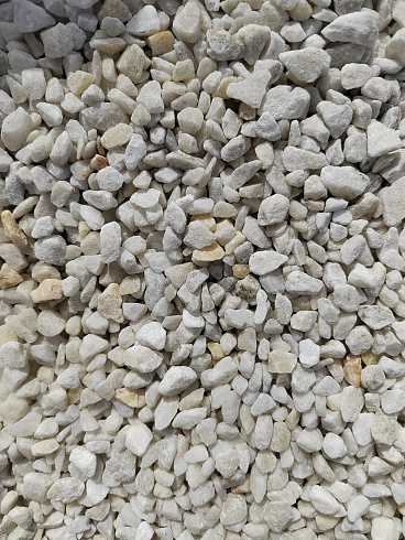 Kamenclub.ru: Мраморная крошка, щебень, цвет-белый, фр. 5-10 мм.  купить в Люберцах мрамор белый, айвори, молочный мраморная каменная крошка ландшафтная 12000 руб/т   фото КАМЕНЬ КЛУБ