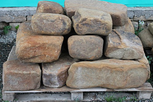 Kamenclub.ru: Песчаник для строительства и кладки (фр. 200-400 мм)  купить в Люберцах песчаник бежевый серый рыжий желтый блоки для строительства из песчаника 6500 руб/т   фото КАМЕНЬ КЛУБ