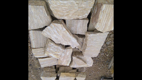 Kamenclub.ru: Песчаник пластушка желтый с рисунком (4-6 см)  купить в Люберцах плитняк пластушка желтый с рисунком песчаник 9 000 руб/м3   фото КАМЕНЬ КЛУБ