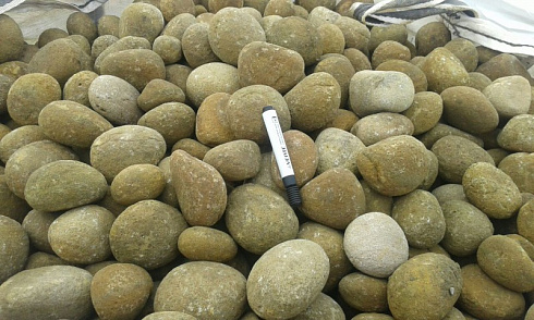 Kamenclub.ru: Песчаник ядра, фр. 100-300 мм  купить в Люберцах песчаник бежевый серый рыжий речная галька 5 000 руб/т   фото КАМЕНЬ КЛУБ