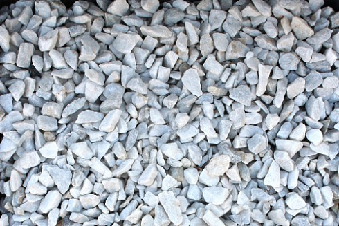 Kamenclub.ru: Мраморная крошка, щебень, цвет-белый, фр. 3-5 мм.  купить в Люберцах мрамор белый молочный бежевый мрамор колотый 11500 руб/т   фото КАМЕНЬ КЛУБ